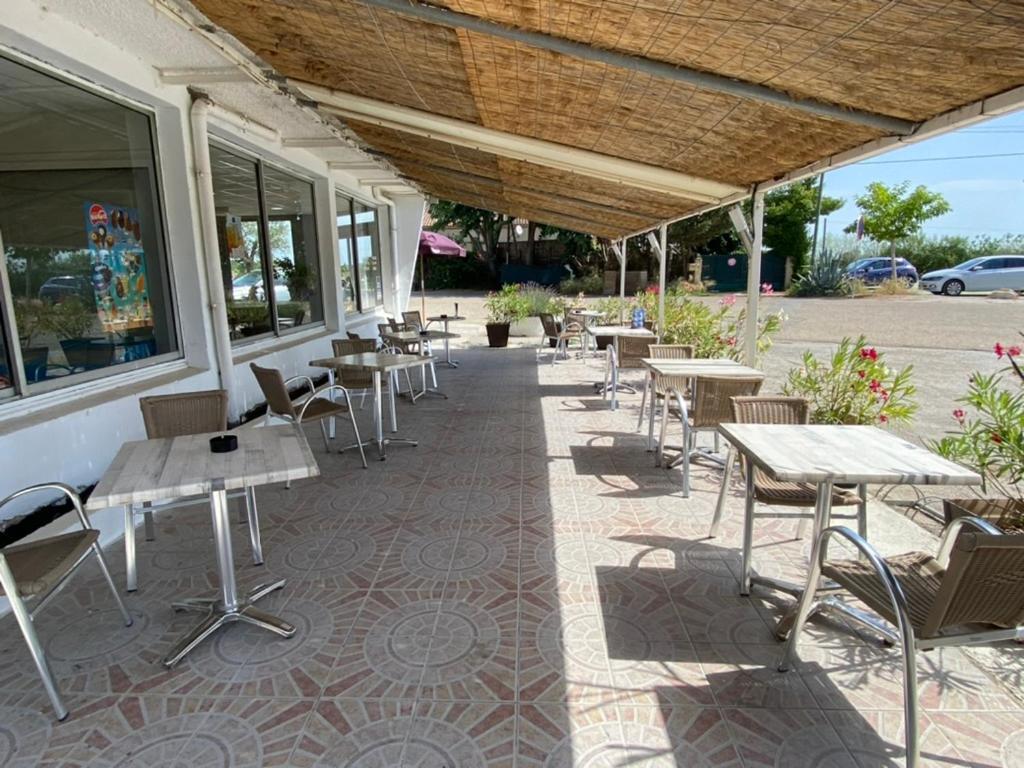 Hotel Restaurant La Ceinture Vauvert Exterior photo